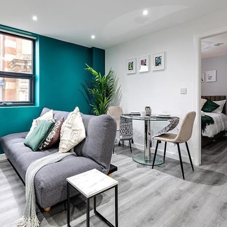 Top Floor Apartment With Private Balcony In Stockport Centre By Hass Haus Eksteriør bilde
