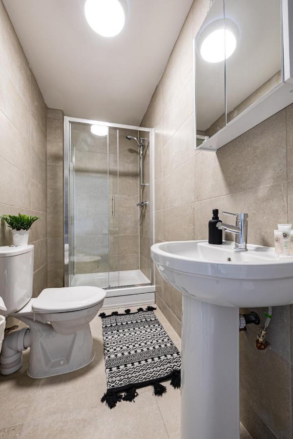 Top Floor Apartment With Private Balcony In Stockport Centre By Hass Haus Eksteriør bilde