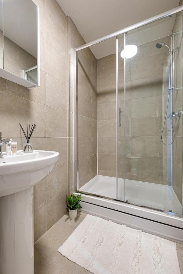 Top Floor Apartment With Private Balcony In Stockport Centre By Hass Haus Eksteriør bilde