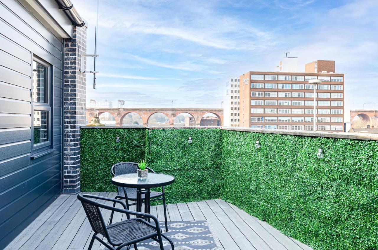 Top Floor Apartment With Private Balcony In Stockport Centre By Hass Haus Eksteriør bilde